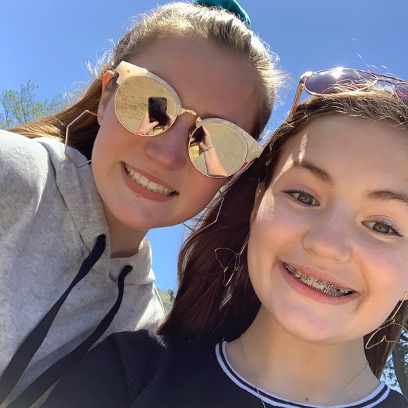 Meet your Posher, Carly - Picture 1 of 1